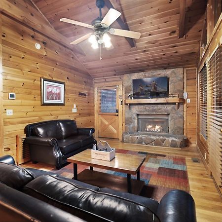 Private Smoky Mountain Luxury Log Home With 2 Fireplaces, Hot Tub & Community Pool Sevierville Zewnętrze zdjęcie