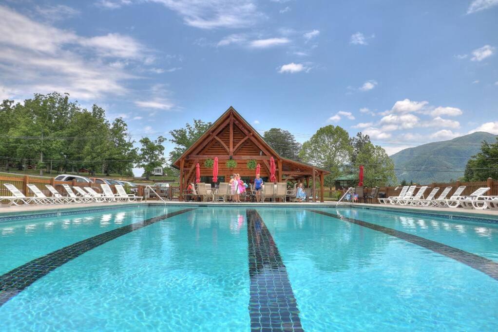 Private Smoky Mountain Luxury Log Home With 2 Fireplaces, Hot Tub & Community Pool Sevierville Zewnętrze zdjęcie